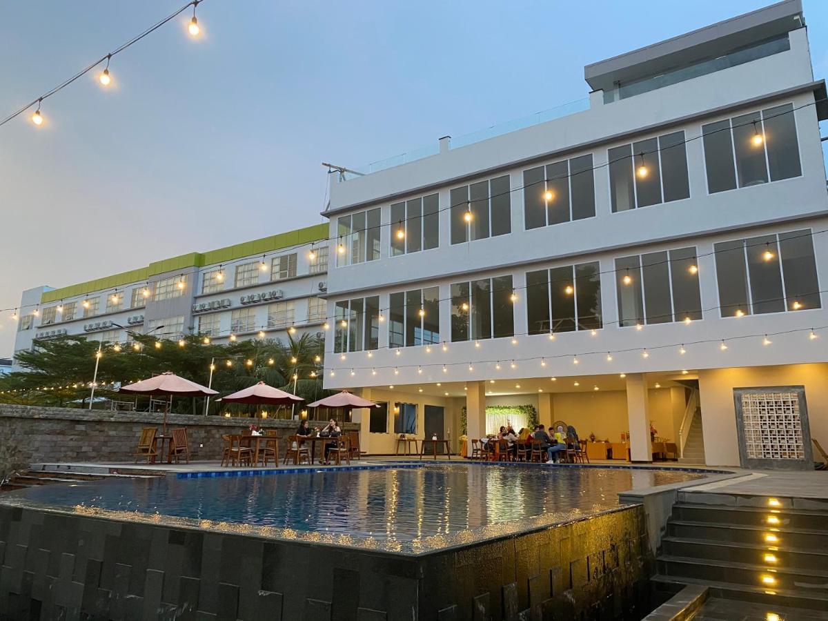 Airish Hotel Palembang Exterior foto