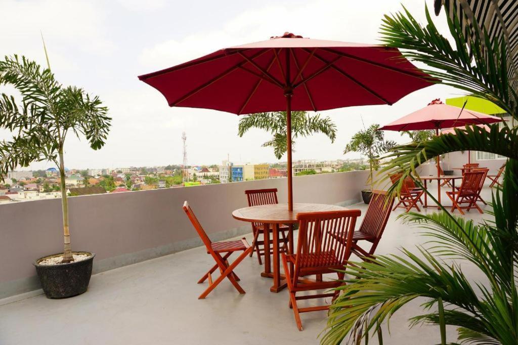 Airish Hotel Palembang Exterior foto