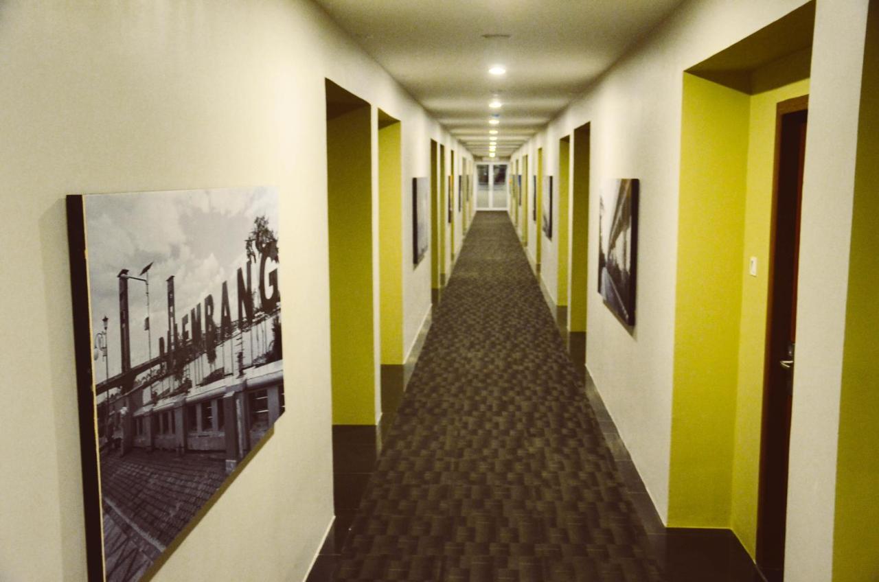 Airish Hotel Palembang Exterior foto