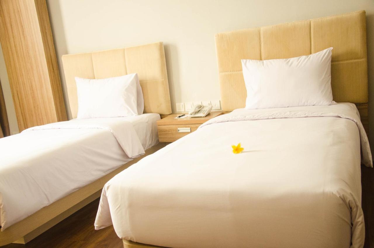 Airish Hotel Palembang Exterior foto