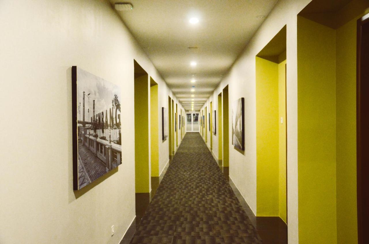 Airish Hotel Palembang Exterior foto