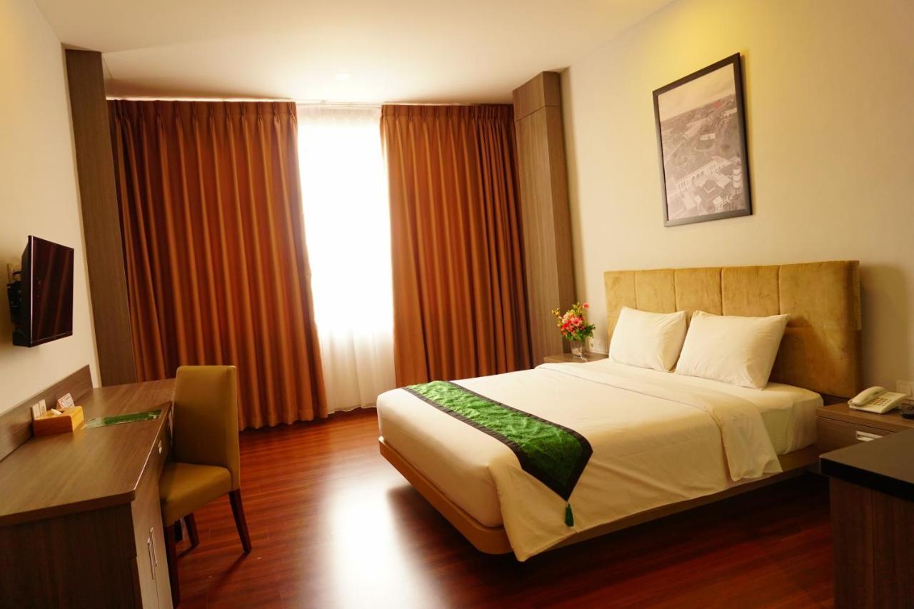 Airish Hotel Palembang Exterior foto