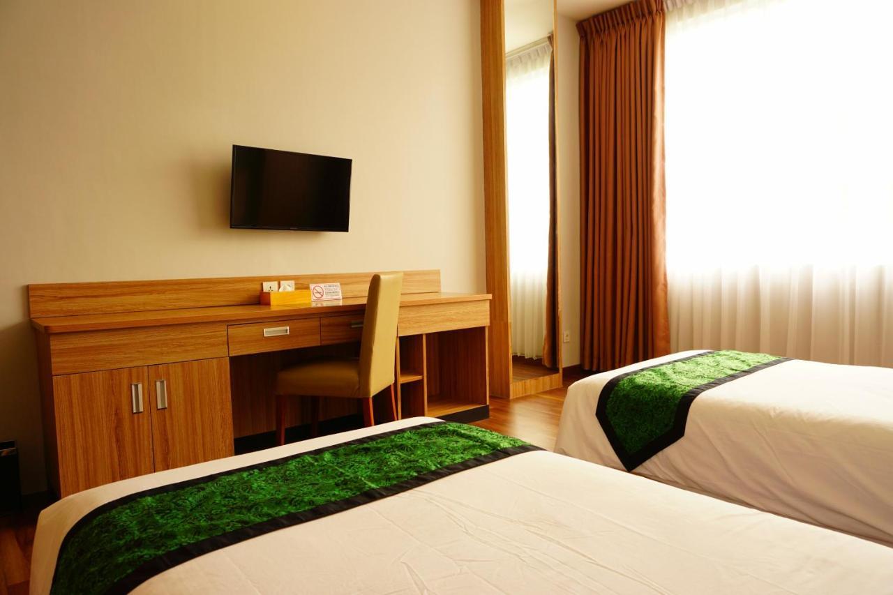 Airish Hotel Palembang Exterior foto