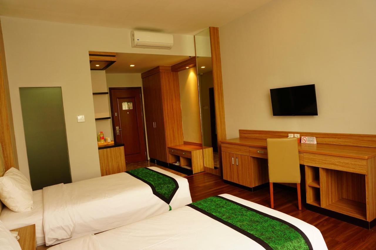 Airish Hotel Palembang Exterior foto